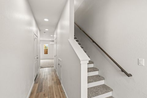 Tiny photo for 2028 Sunset Drive #4, Medford, OR 97501 (MLS # 220211613)