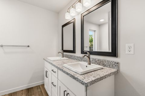 Tiny photo for 2028 Sunset Drive #4, Medford, OR 97501 (MLS # 220211613)