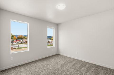 Tiny photo for 2028 Sunset Drive #4, Medford, OR 97501 (MLS # 220211613)