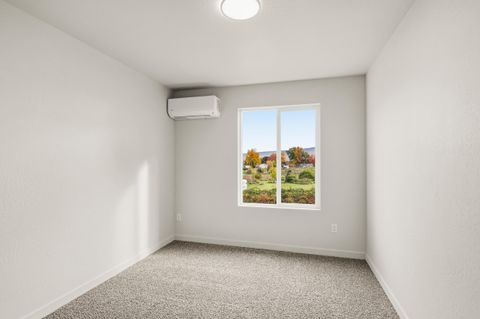 Tiny photo for 2028 Sunset Drive #4, Medford, OR 97501 (MLS # 220211613)