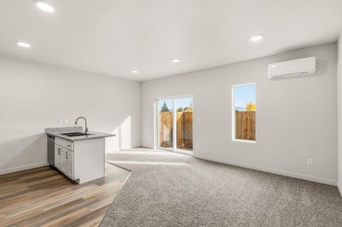 Tiny photo for 2028 Sunset Drive #4, Medford, OR 97501 (MLS # 220211613)