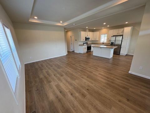 Tiny photo for 93 Northridge Terrace Ter #44, Medford, OR 97501 (MLS # 220213911)