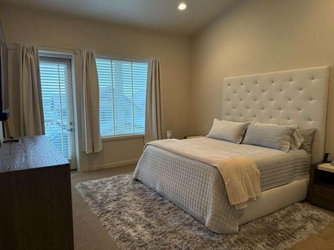 Tiny photo for 19312 Eaton Lane, Bend, OR 97702 (MLS # 220212625)