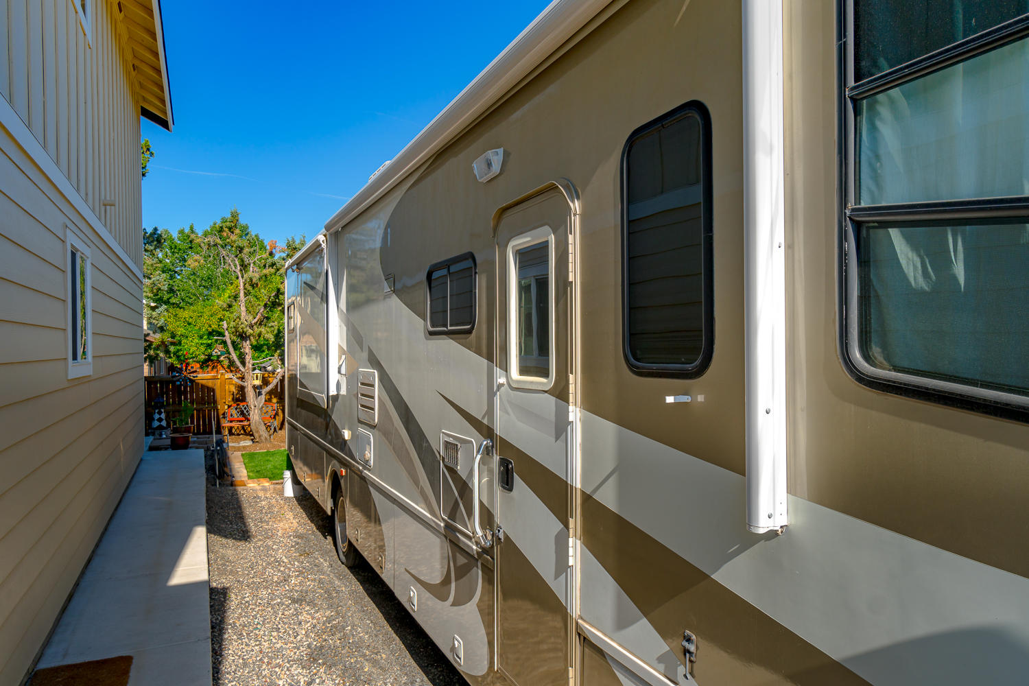 Ni Lah Sha Village - Residential