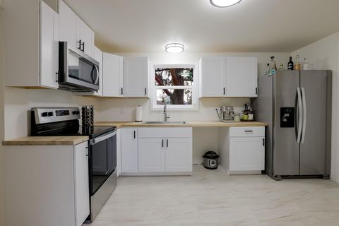 Tiny photo for 970 NE Ochoco Avenue, Prineville, OR 97754 (MLS # 220212793)