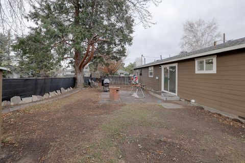 Tiny photo for 970 NE Ochoco Avenue, Prineville, OR 97754 (MLS # 220212793)