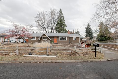 Tiny photo for 970 NE Ochoco Avenue, Prineville, OR 97754 (MLS # 220212793)