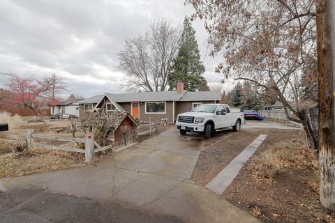 Tiny photo for 970 NE Ochoco Avenue, Prineville, OR 97754 (MLS # 220212793)