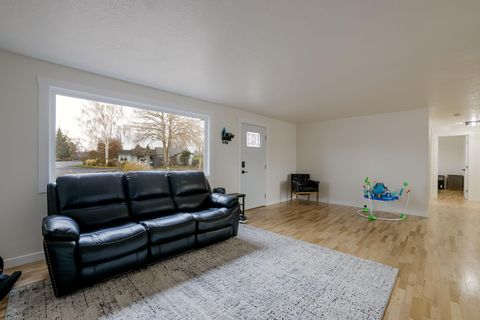 Tiny photo for 970 NE Ochoco Avenue, Prineville, OR 97754 (MLS # 220212793)