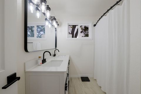 Tiny photo for 970 NE Ochoco Avenue, Prineville, OR 97754 (MLS # 220212793)