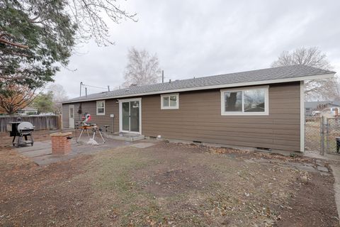 Tiny photo for 970 NE Ochoco Avenue, Prineville, OR 97754 (MLS # 220212793)