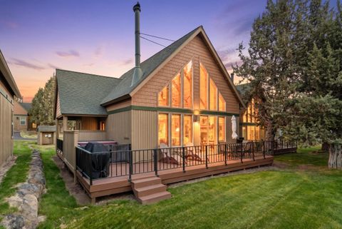 Photo of 8928 Cliff Swallow Drive, Redmond, OR 97756 (MLS # 220220092)