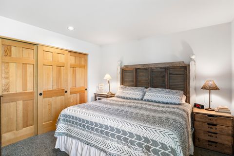 Tiny photo for 8928 Cliff Swallow Drive, Redmond, OR 97756 (MLS # 220220092)
