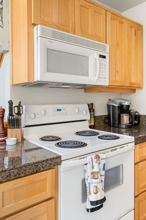 Tiny photo for 8928 Cliff Swallow Drive, Redmond, OR 97756 (MLS # 220220092)