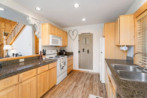 Tiny photo for 8928 Cliff Swallow Drive, Redmond, OR 97756 (MLS # 220220092)