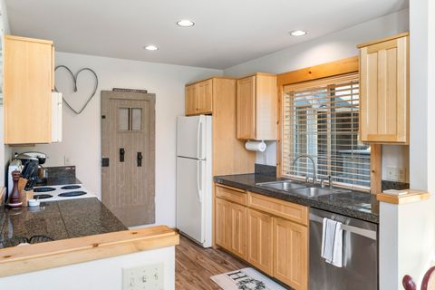 Tiny photo for 8928 Cliff Swallow Drive, Redmond, OR 97756 (MLS # 220220092)