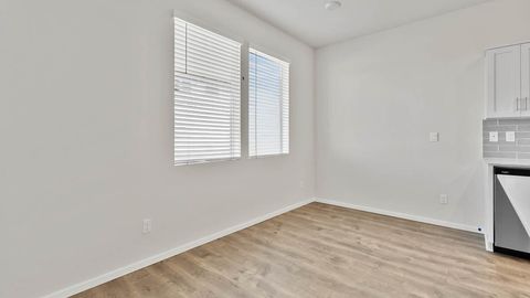 Tiny photo for 61187 Splendor Lane, Bend, OR 97702 (MLS # 220212870)