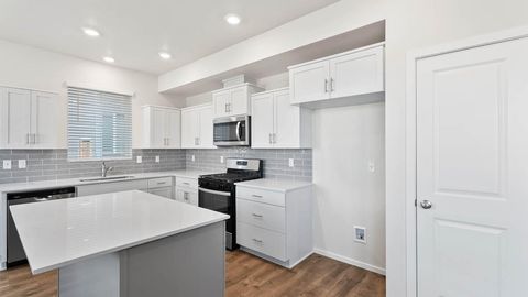 Tiny photo for 61187 Splendor Lane, Bend, OR 97702 (MLS # 220212870)