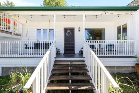 Tiny photo for 1043 Thelma Way, Grants Pass, OR 97527 (MLS # 220223554)