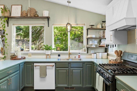 Tiny photo for 1043 Thelma Way, Grants Pass, OR 97527 (MLS # 220223554)