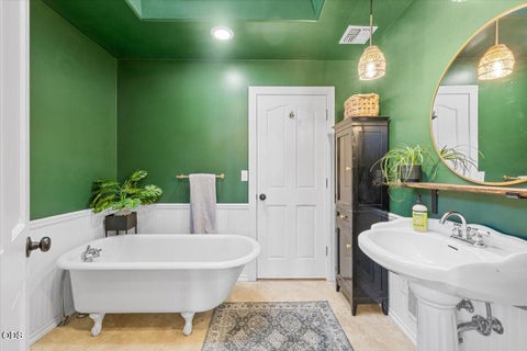 Tiny photo for 1043 Thelma Way, Grants Pass, OR 97527 (MLS # 220223554)
