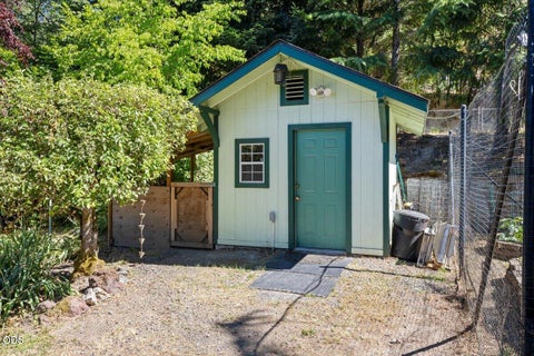 Tiny photo for 1043 Thelma Way, Grants Pass, OR 97527 (MLS # 220223554)