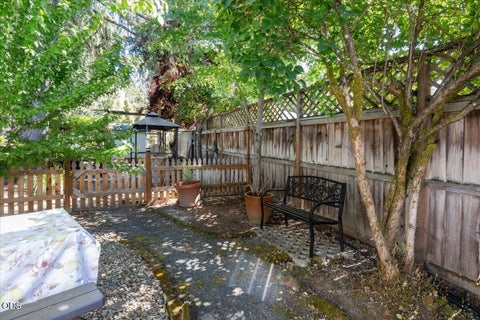 Tiny photo for 1043 Thelma Way, Grants Pass, OR 97527 (MLS # 220223554)