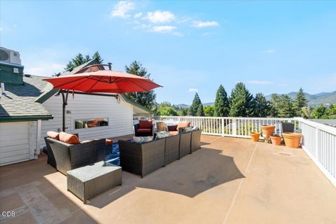 Tiny photo for 1043 Thelma Way, Grants Pass, OR 97527 (MLS # 220223554)