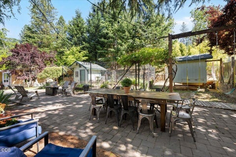 Tiny photo for 1043 Thelma Way, Grants Pass, OR 97527 (MLS # 220223554)