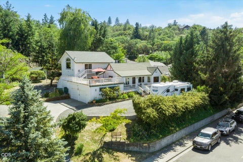 Tiny photo for 1043 Thelma Way, Grants Pass, OR 97527 (MLS # 220223554)