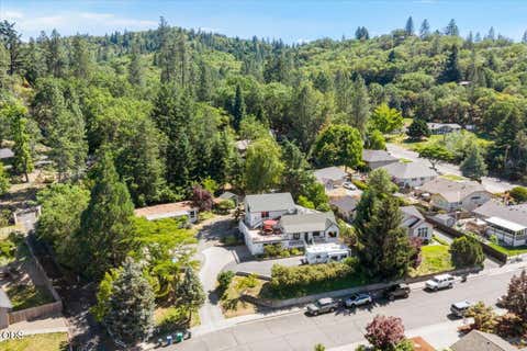 Tiny photo for 1043 Thelma Way, Grants Pass, OR 97527 (MLS # 220223554)