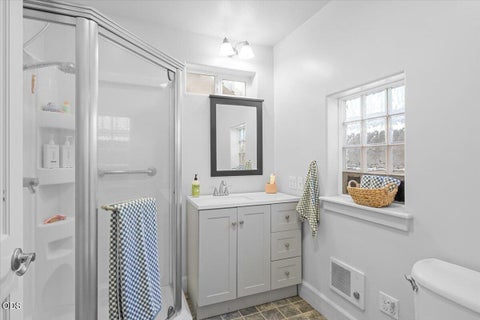 Tiny photo for 1043 Thelma Way, Grants Pass, OR 97527 (MLS # 220223554)