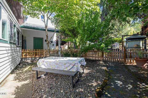 Tiny photo for 1043 Thelma Way, Grants Pass, OR 97527 (MLS # 220223554)