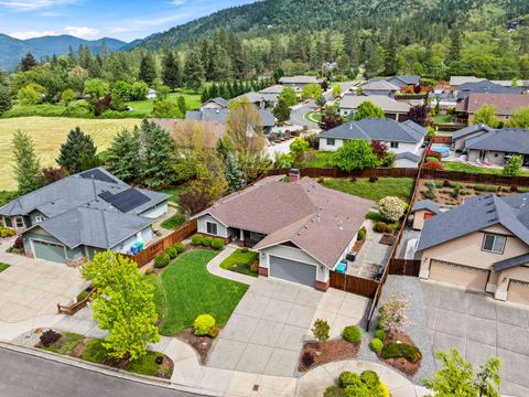 Tiny photo for 2317 SE Overland Drive, Grants Pass, OR 97527 (MLS # 220220224)