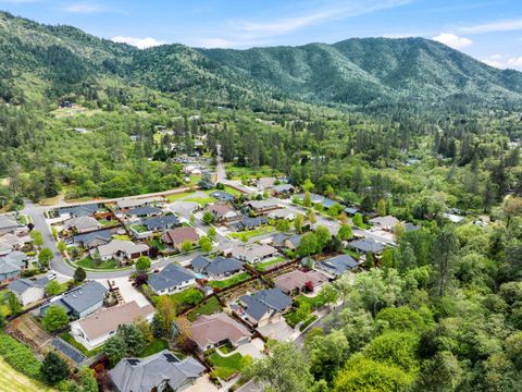 Tiny photo for 2317 SE Overland Drive, Grants Pass, OR 97527 (MLS # 220220224)