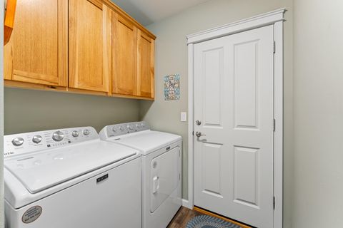 Tiny photo for 2317 SE Overland Drive, Grants Pass, OR 97527 (MLS # 220220224)