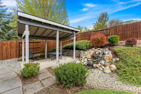 Tiny photo for 2317 SE Overland Drive, Grants Pass, OR 97527 (MLS # 220220224)