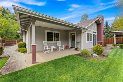 Tiny photo for 2317 SE Overland Drive, Grants Pass, OR 97527 (MLS # 220220224)