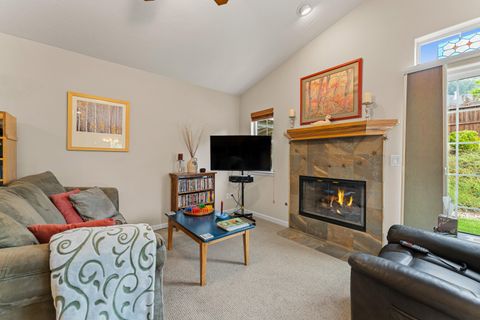 Tiny photo for 2317 SE Overland Drive, Grants Pass, OR 97527 (MLS # 220220224)