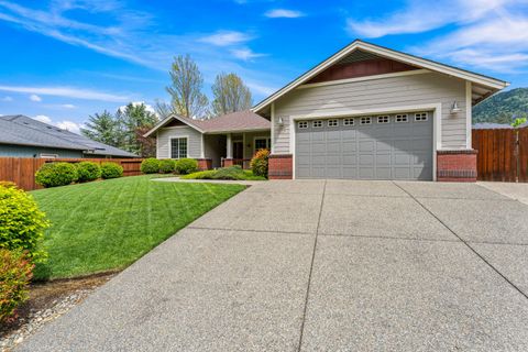 Tiny photo for 2317 SE Overland Drive, Grants Pass, OR 97527 (MLS # 220220224)
