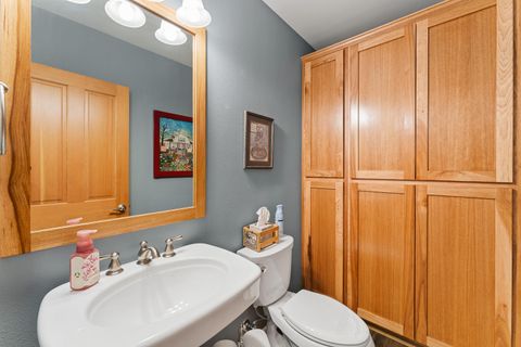 Tiny photo for 2317 SE Overland Drive, Grants Pass, OR 97527 (MLS # 220220224)