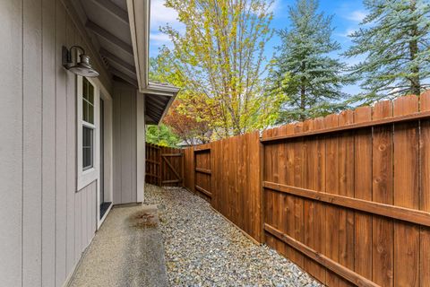 Tiny photo for 2317 SE Overland Drive, Grants Pass, OR 97527 (MLS # 220220224)