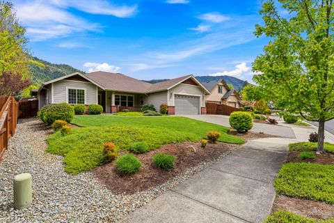 Tiny photo for 2317 SE Overland Drive, Grants Pass, OR 97527 (MLS # 220220224)