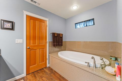 Tiny photo for 2317 SE Overland Drive, Grants Pass, OR 97527 (MLS # 220220224)