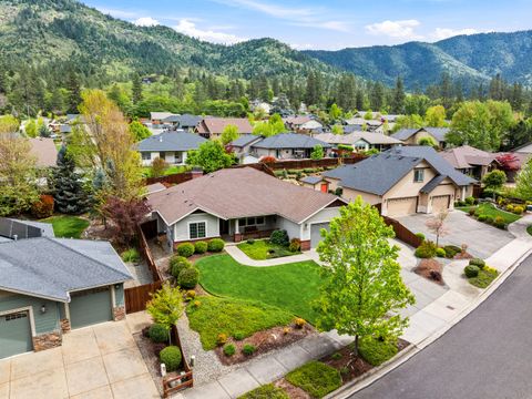 Tiny photo for 2317 SE Overland Drive, Grants Pass, OR 97527 (MLS # 220220224)