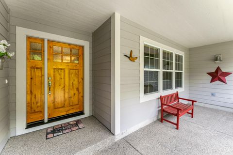 Tiny photo for 2317 SE Overland Drive, Grants Pass, OR 97527 (MLS # 220220224)