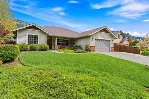 Tiny photo for 2317 SE Overland Drive, Grants Pass, OR 97527 (MLS # 220220224)