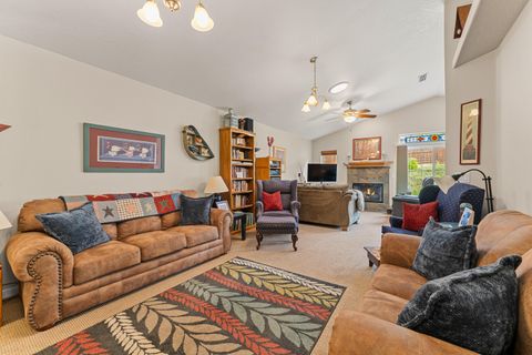 Tiny photo for 2317 SE Overland Drive, Grants Pass, OR 97527 (MLS # 220220224)