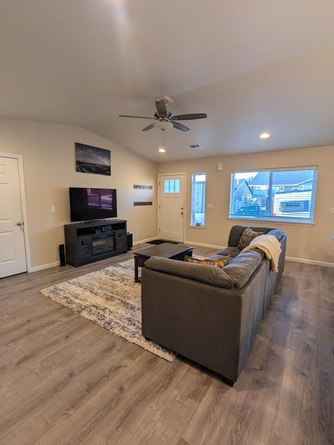 Tiny photo for 5122 Aster Lane, Klamath Falls, OR 97601 (MLS # 220212884)