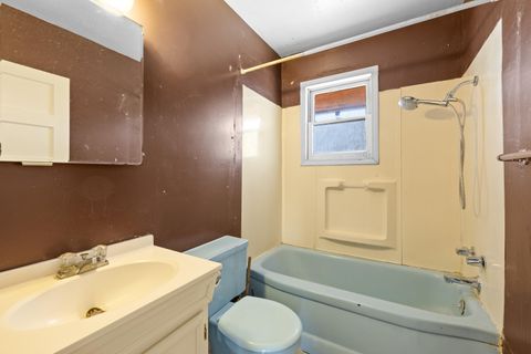 Tiny photo for 175 Rogue River Highway, Gold Hill, OR 97525 (MLS # 220219584)